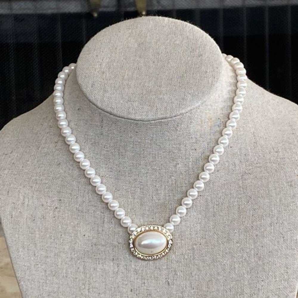 Vendome?Gold Tone Pearl Necklace Choker